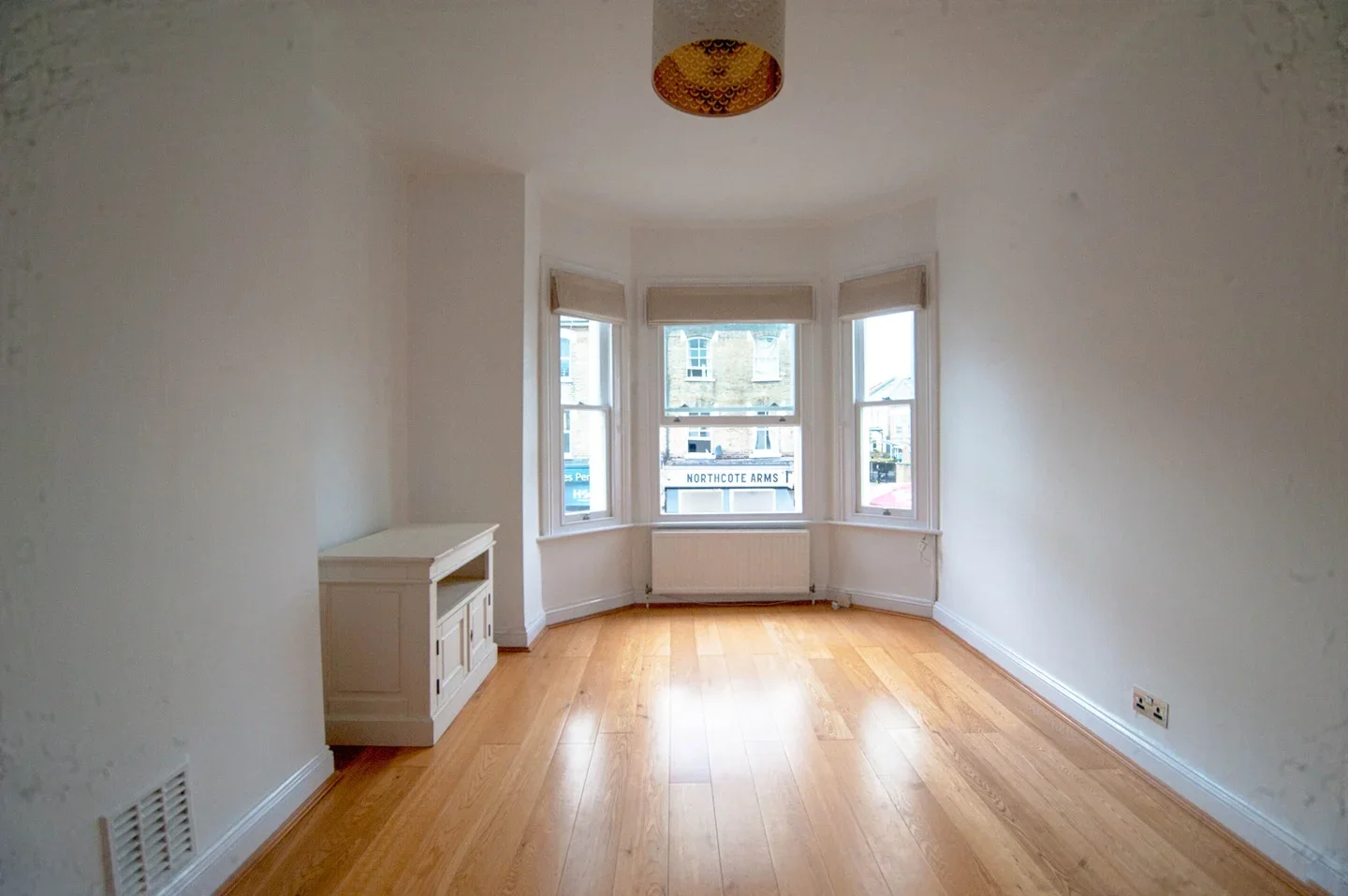 Flat Northcote Road in Greater London