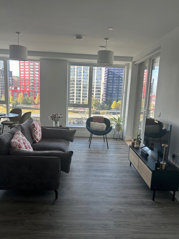 Flat Town Place in Greater London