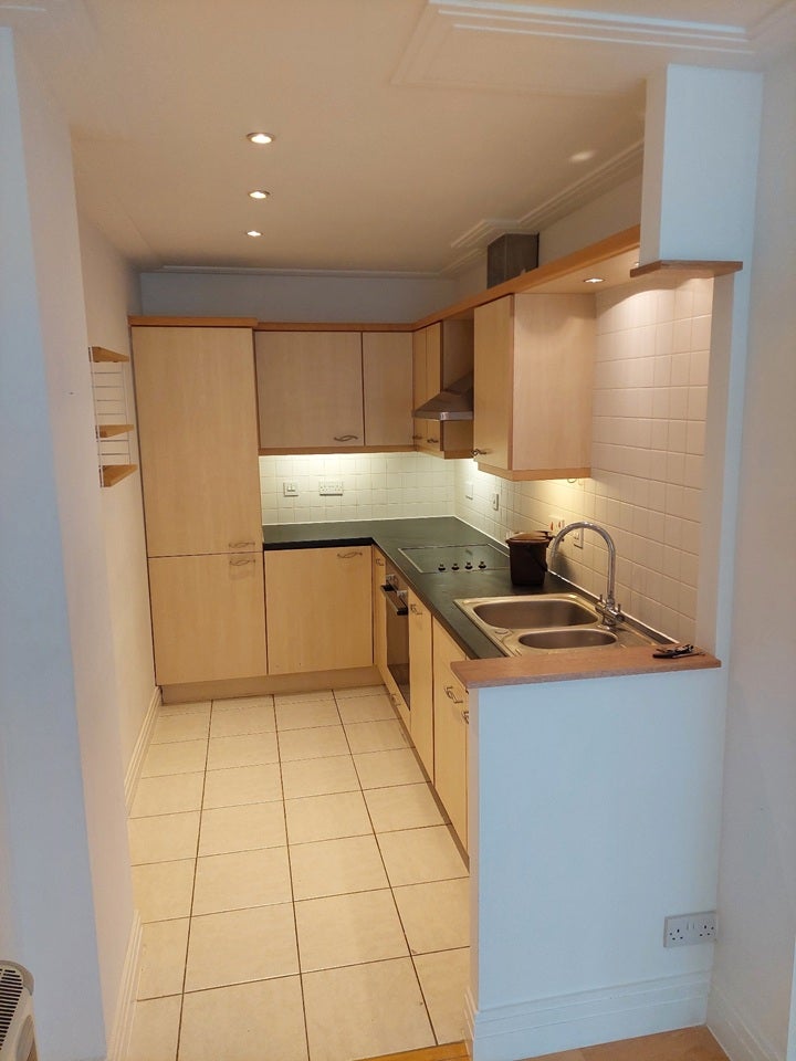 Flat Drayton Park in Greater London