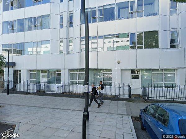 Flat Drayton Park in Greater London