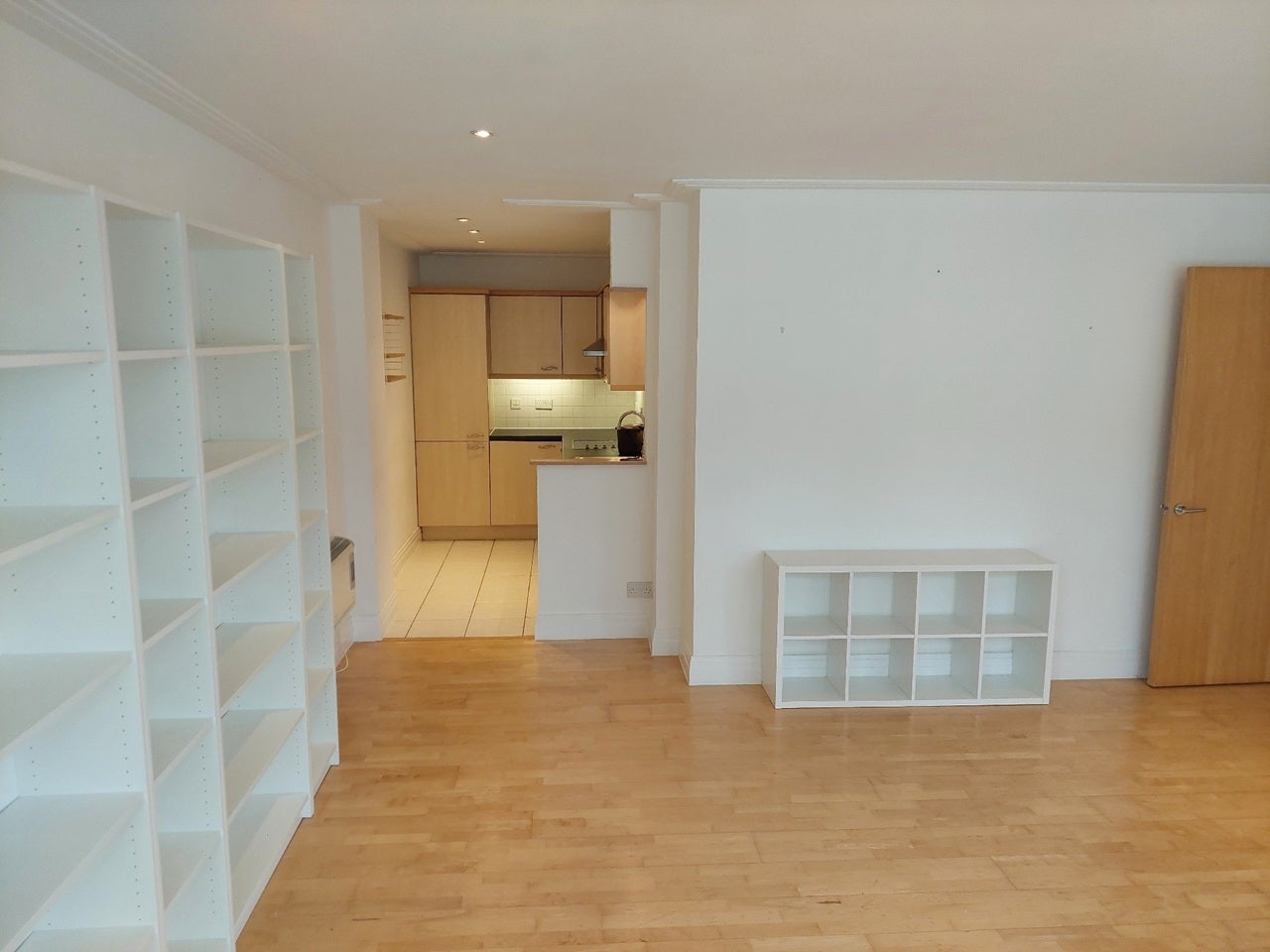 Flat Drayton Park in Greater London