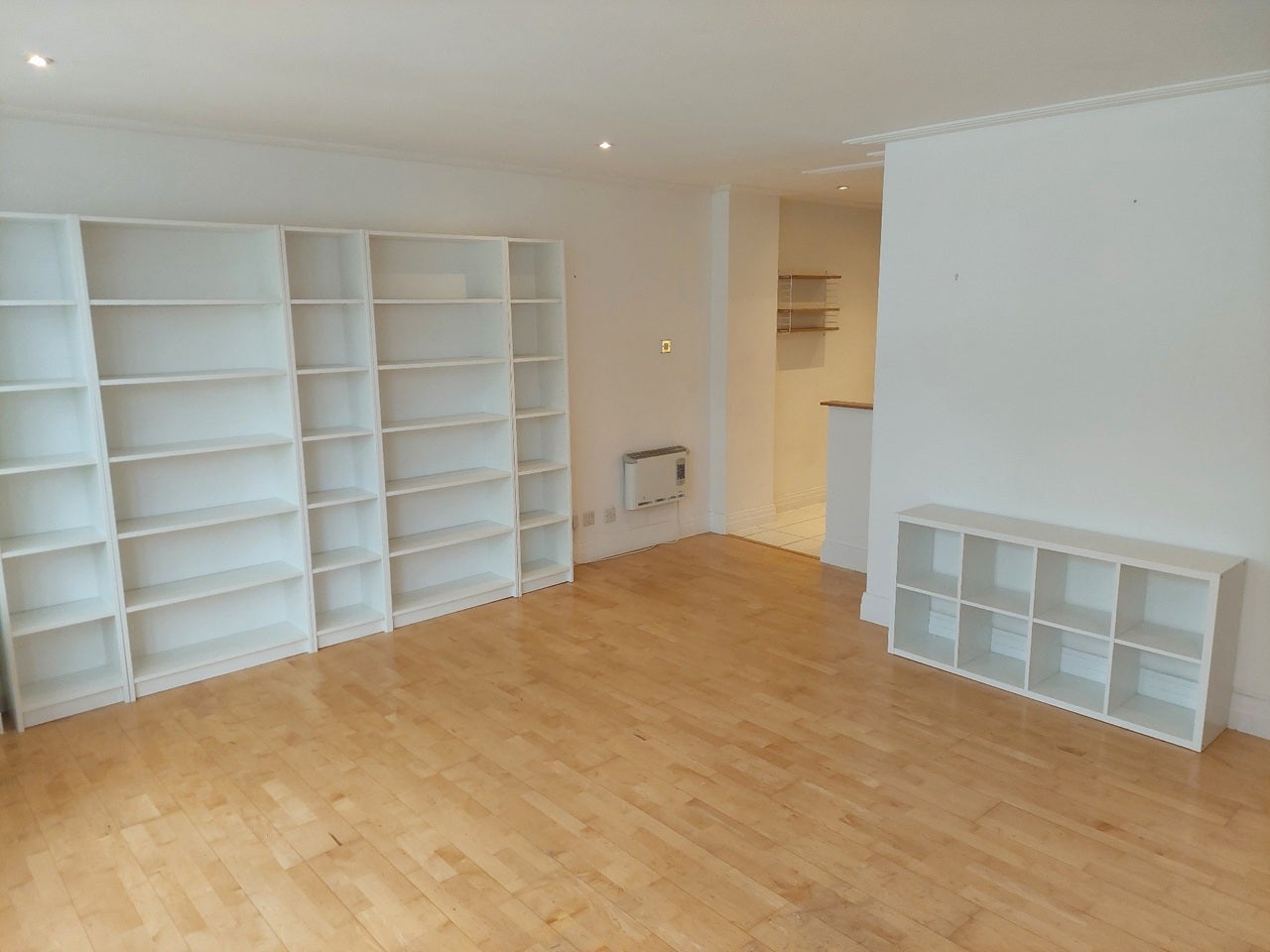 Flat Drayton Park in Greater London
