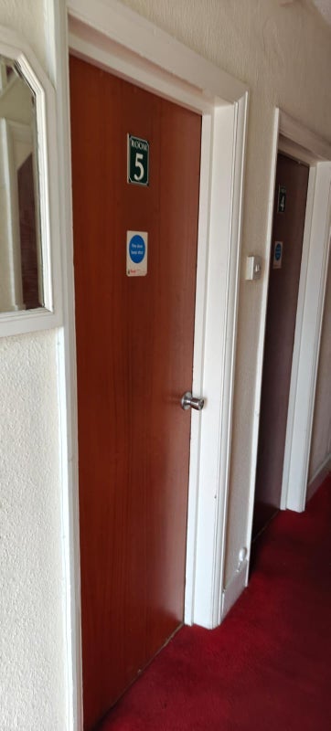 Room Whitby Road in Slough