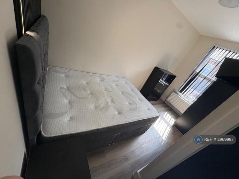 Room Dacy Road in Liverpool