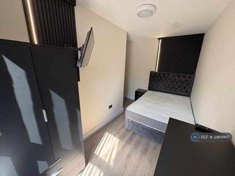 Room Dacy Road in Liverpool