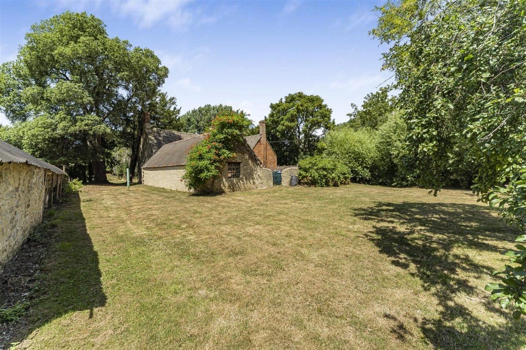 House West End in West Oxfordshire