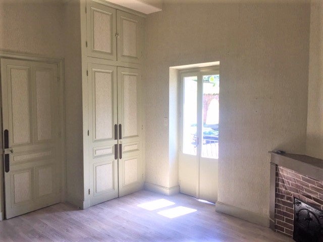 Flat Rue de la Gare in Saint-Victor-sur-Rhins