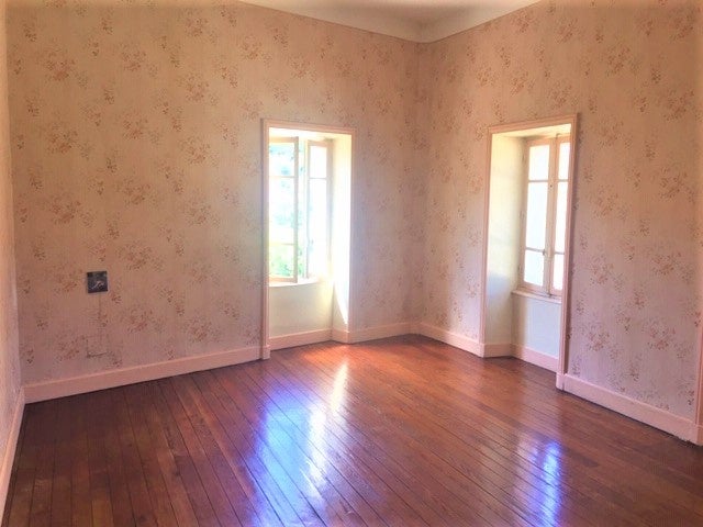Flat Rue de la Gare in Saint-Victor-sur-Rhins
