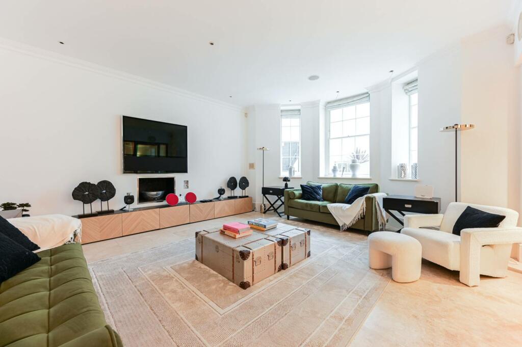 Flat St Georges Square in Greater London