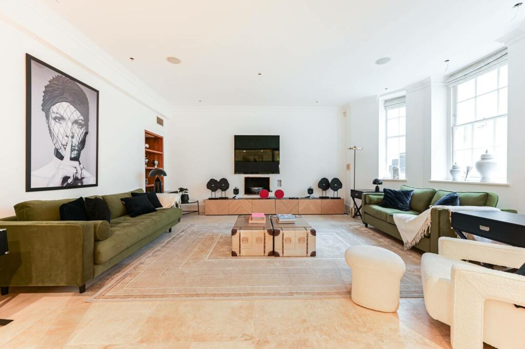 Flat St Georges Square in Greater London
