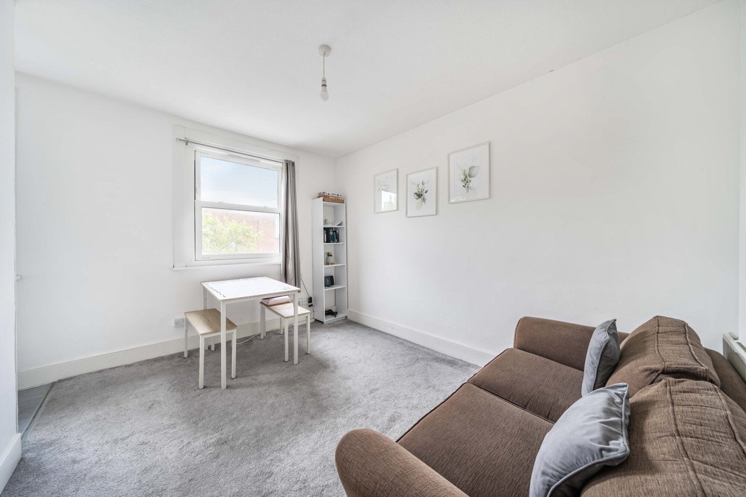 Flat Warner Road in Greater London