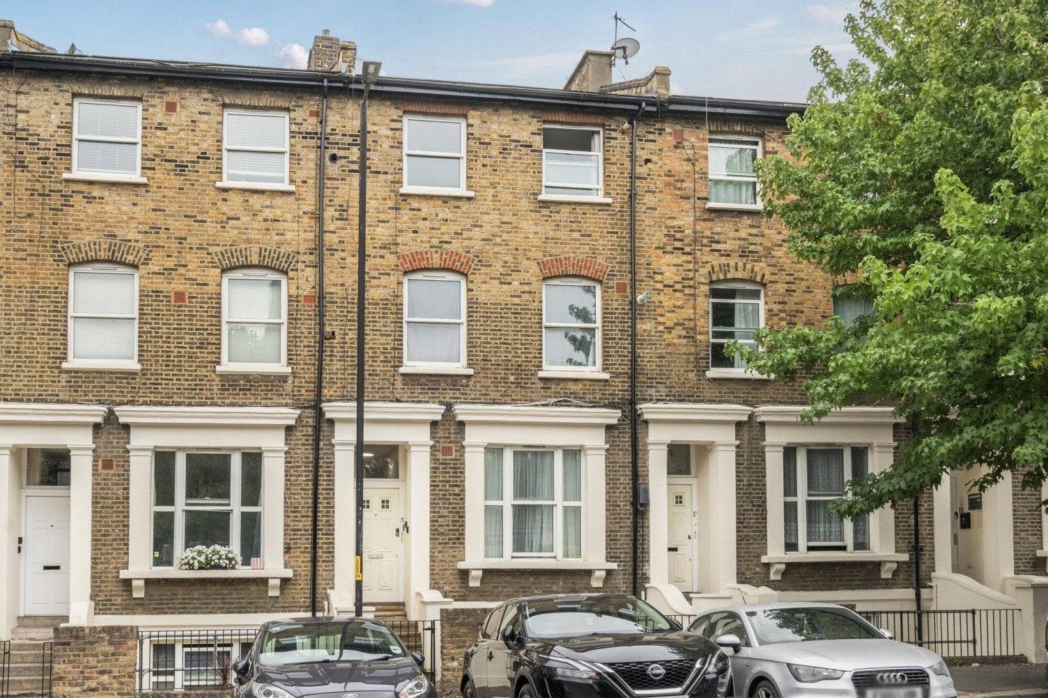 Flat Warner Road in Greater London