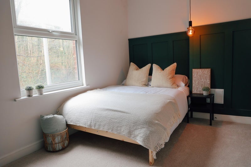 Room Mill Hill Road in Wakefield