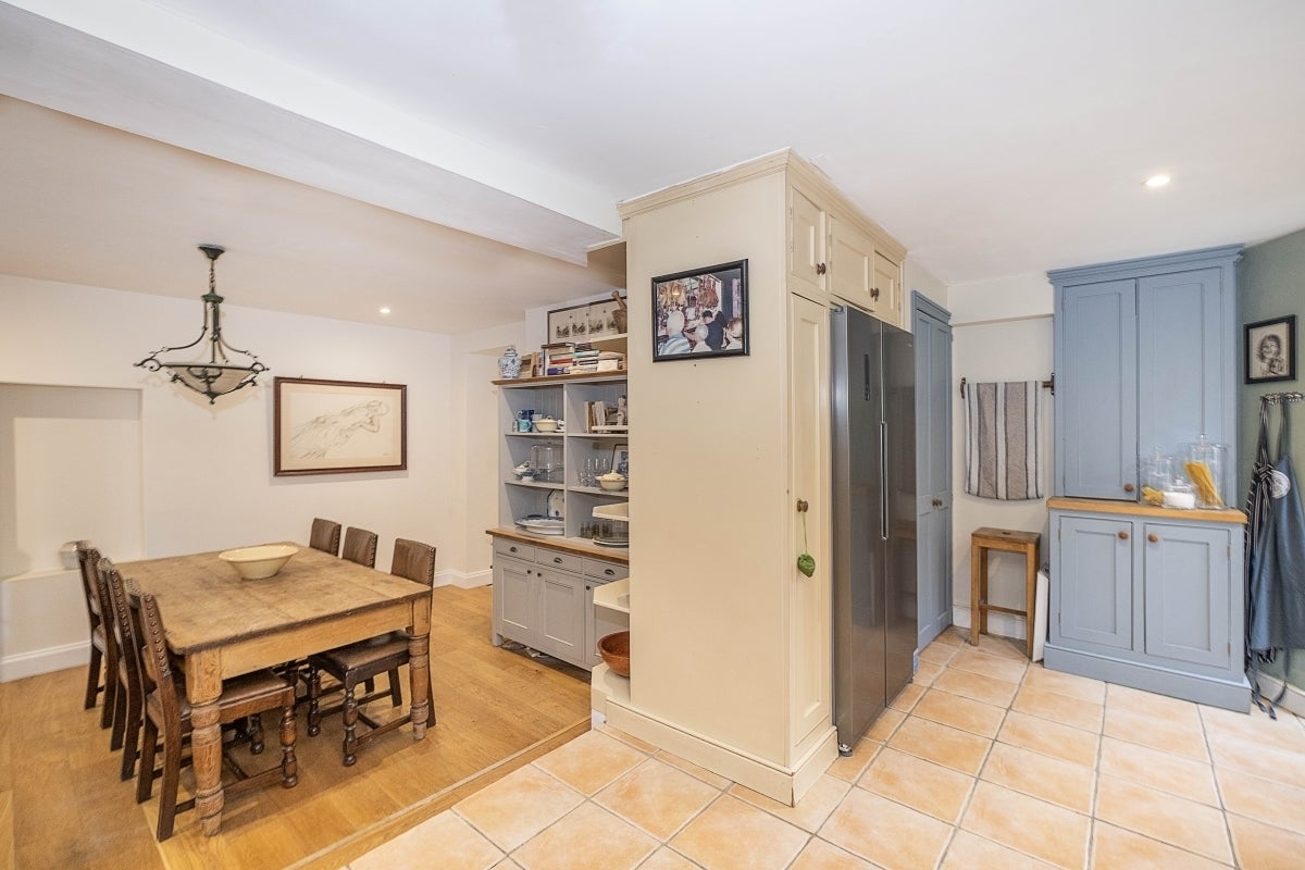 Flat Crooked Billet in Greater London