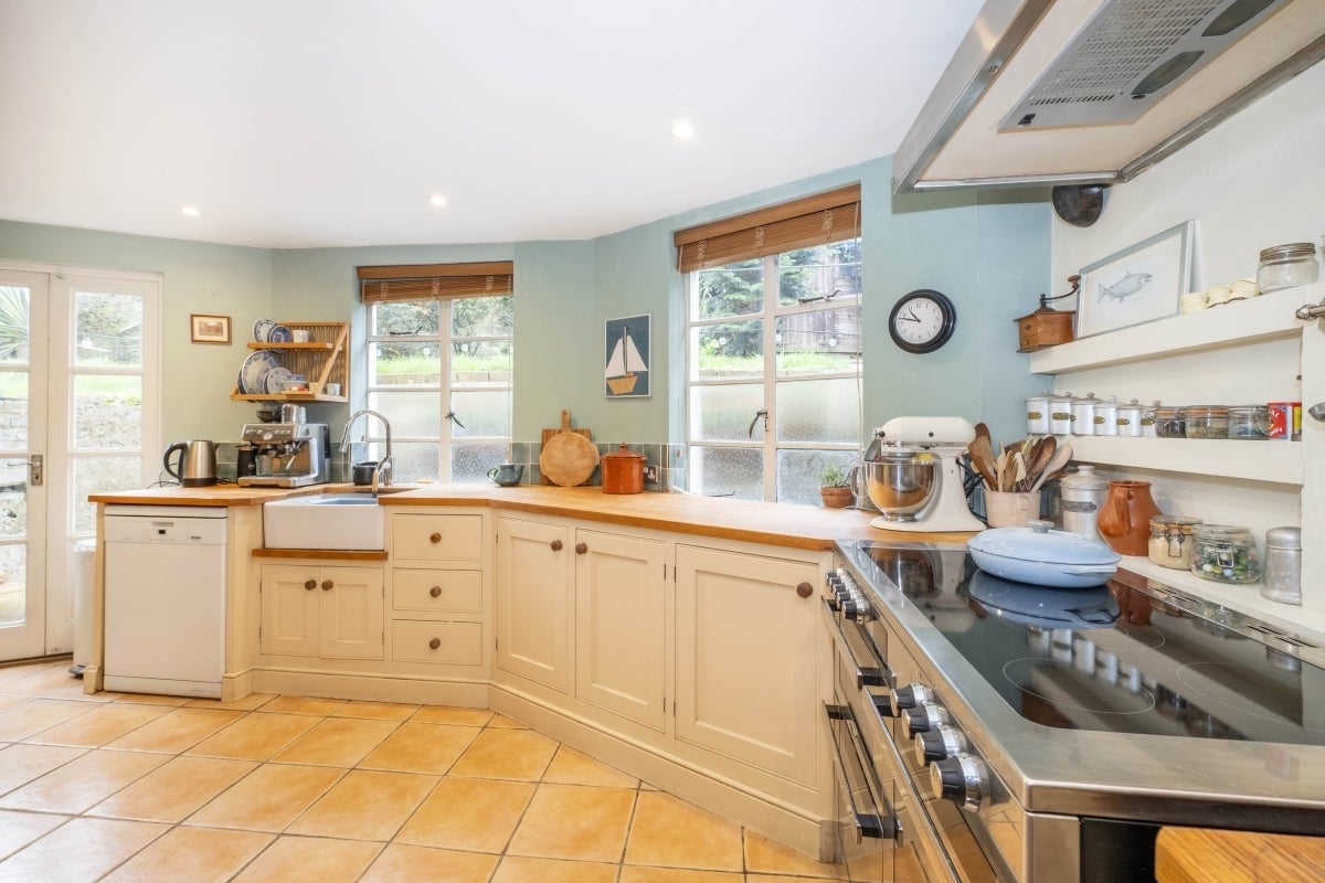 Flat Crooked Billet in Greater London