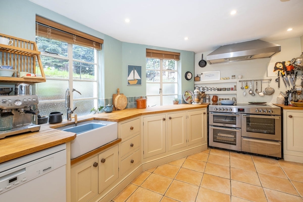 Flat Crooked Billet in Greater London
