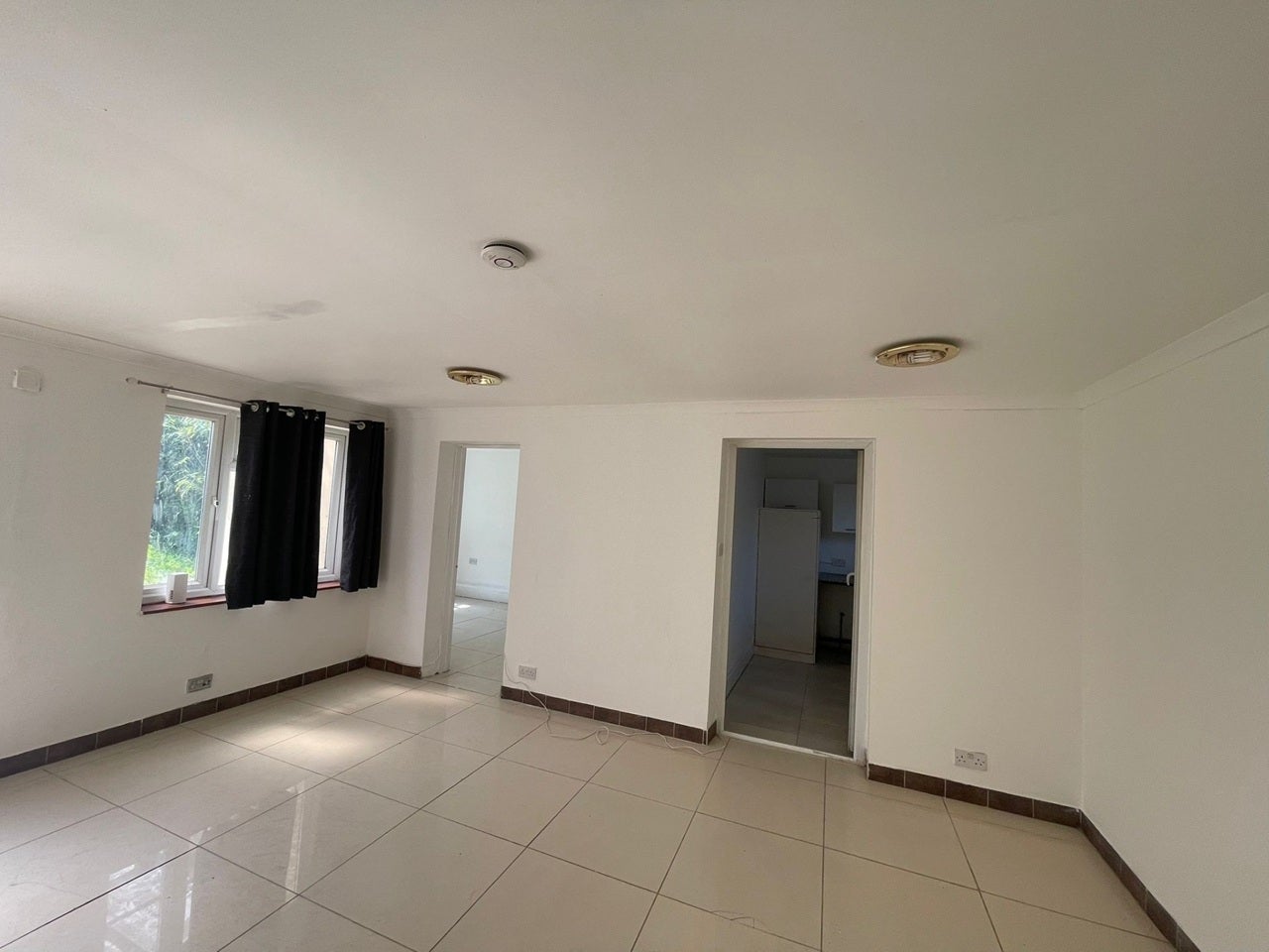 Flat Herent Drive in Greater London