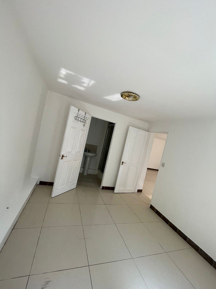 Flat Herent Drive in Greater London