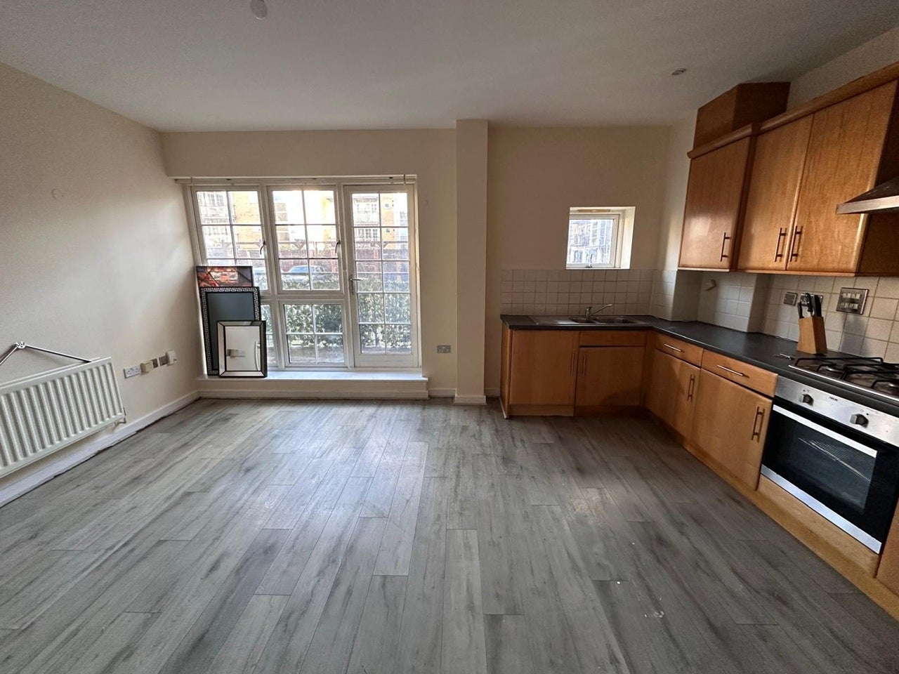 Flat Herent Drive in Greater London