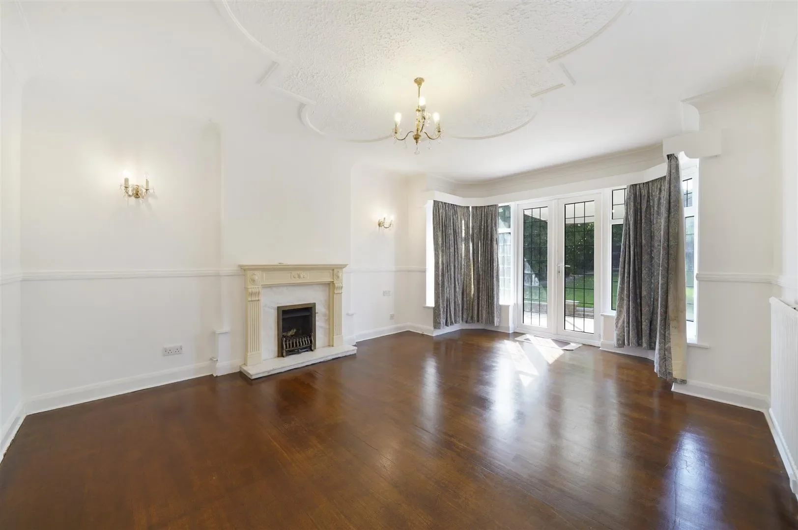 Flat Sudbury Court Drive in Greater London