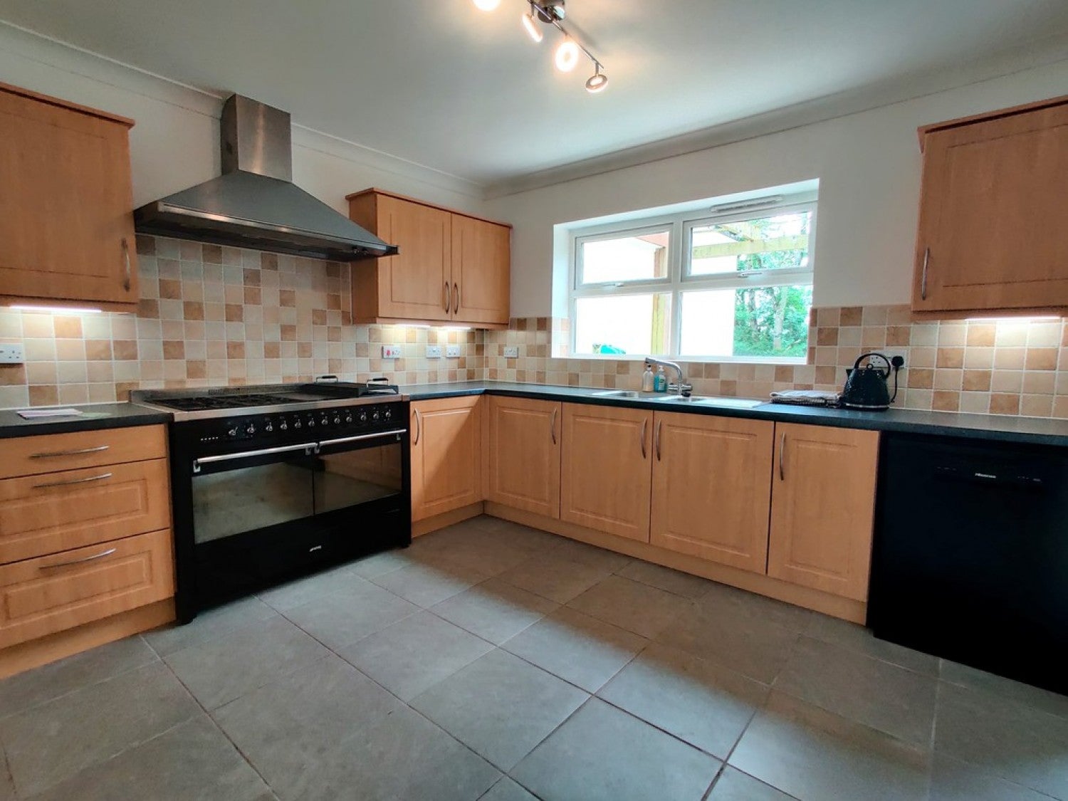 House Lowen Bre in Truro