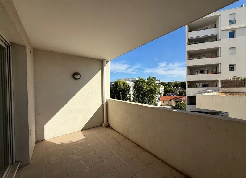 Flat Avenue de la Capelette in Marseille