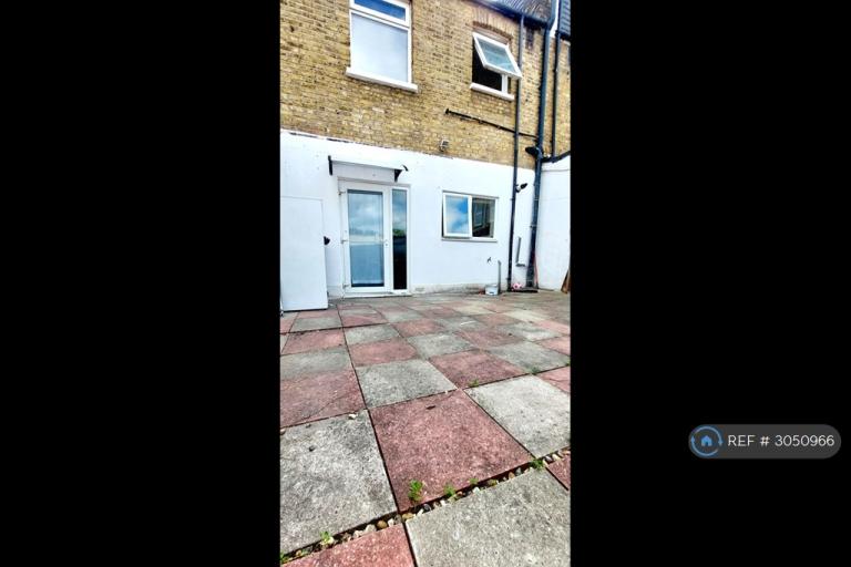 House Wilmot Road in Greater London