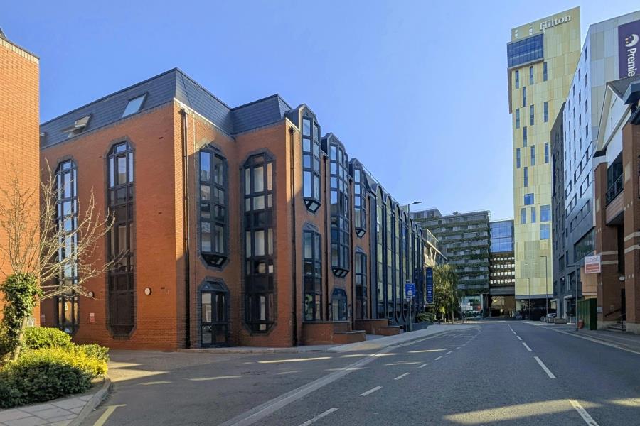 Flat Church Street West in Woking