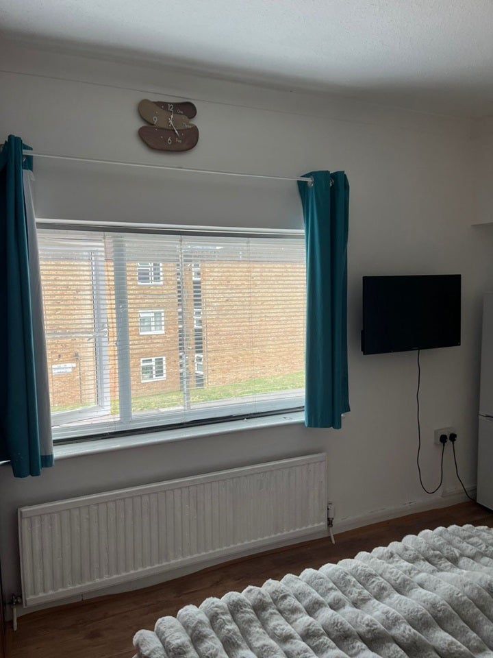Room Whitchurch Avenue in Greater London