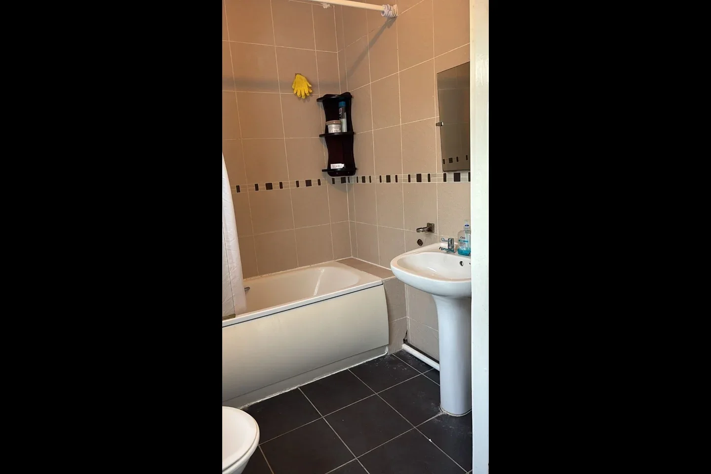 Room Whitchurch Avenue in Greater London