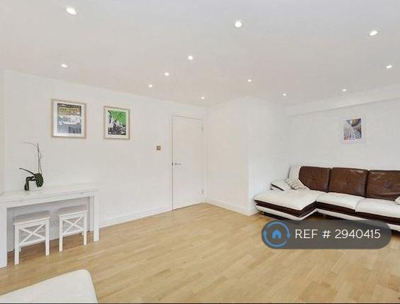 Flat Observatory Mews in Greater London