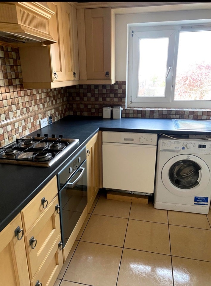 Flat Wakelin Road in Greater London