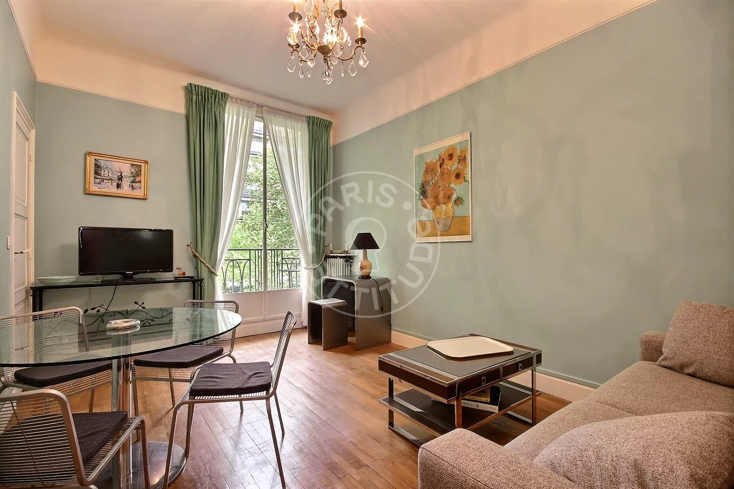 Flat Boulevard Suchet in Paris