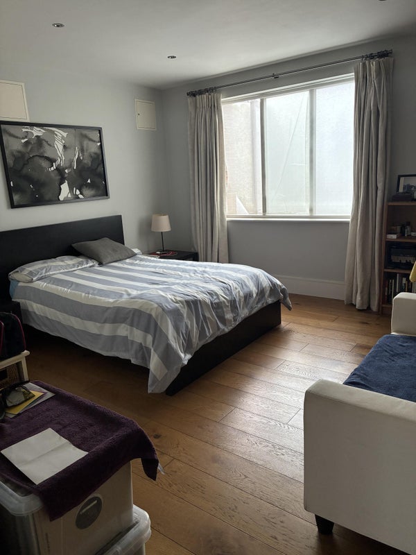 Room Battersea Church Road in Greater London