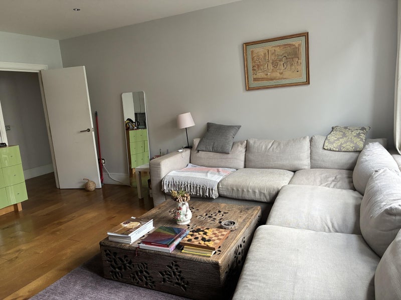 Room Battersea Church Road in Greater London