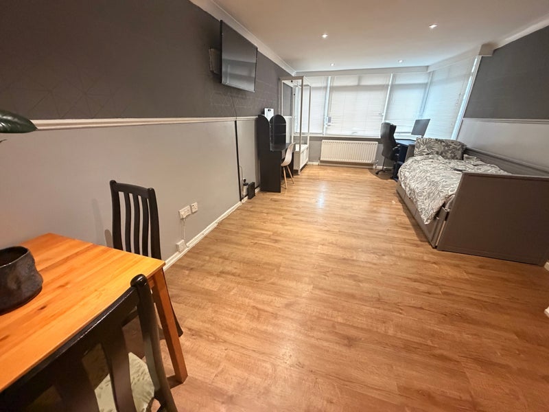 Room West Thorp in Newcastle upon Tyne