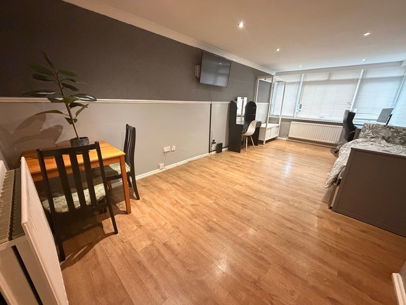 Room West Thorp in Newcastle upon Tyne