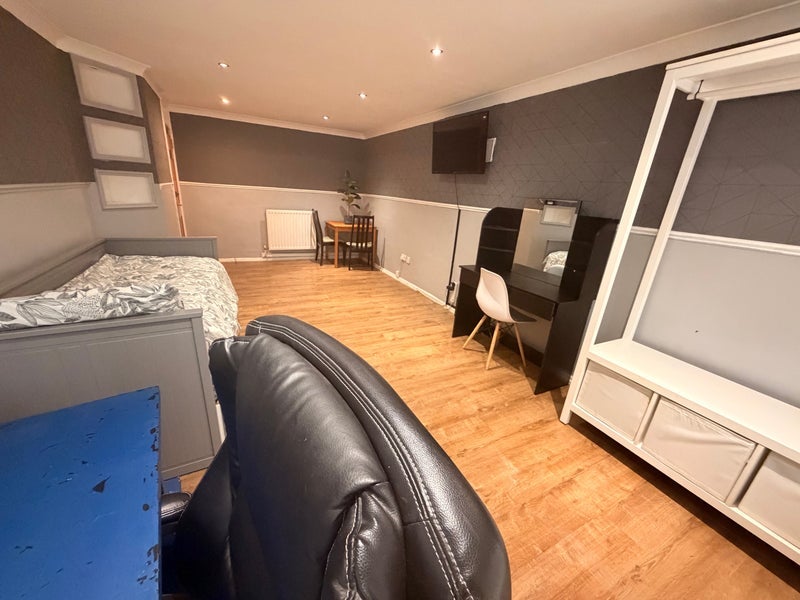 Room West Thorp in Newcastle upon Tyne