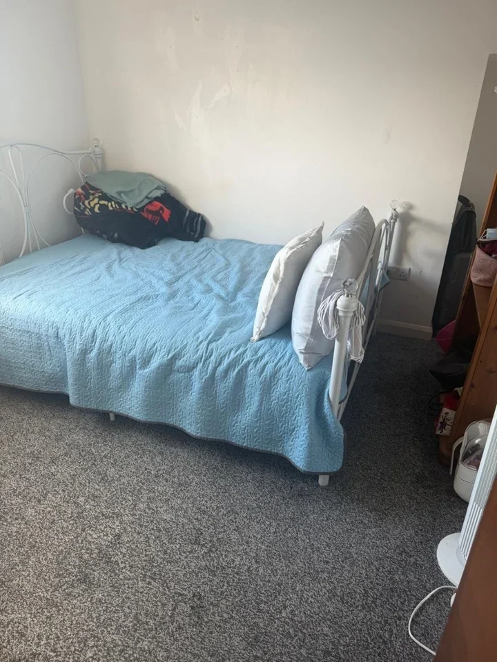 Room Derwent Drive in Greater London
