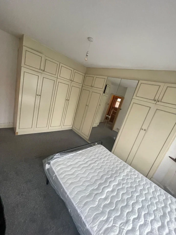 Room Selwyn Road in Greater London