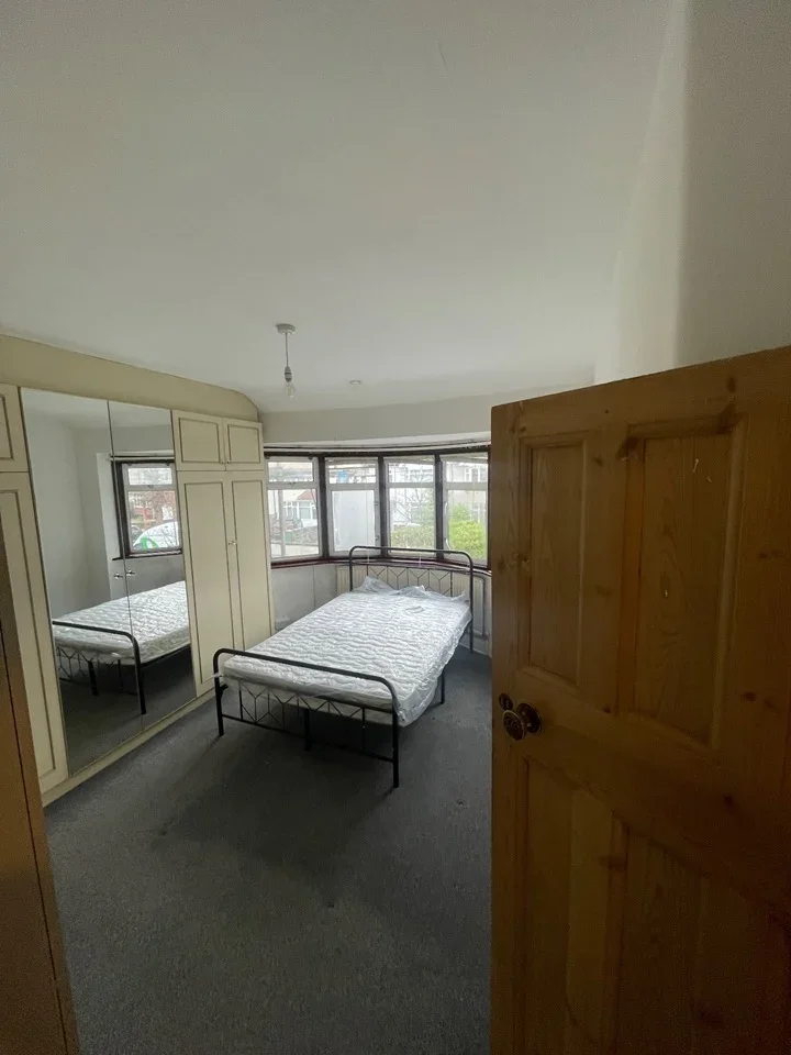 Room Selwyn Road in Greater London