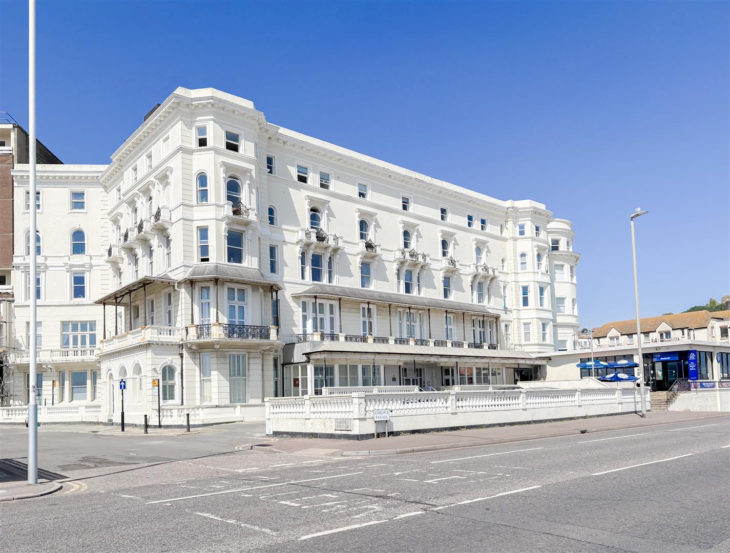 Flat Carlisle Parade in St Leonards