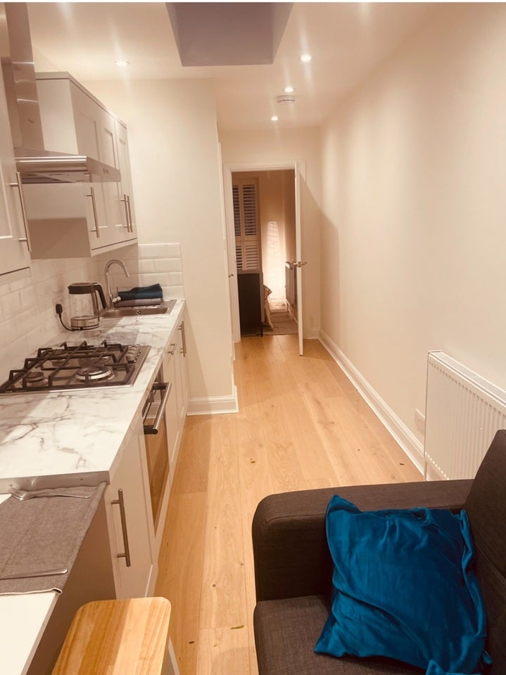 Flat Crathie Road in Greater London