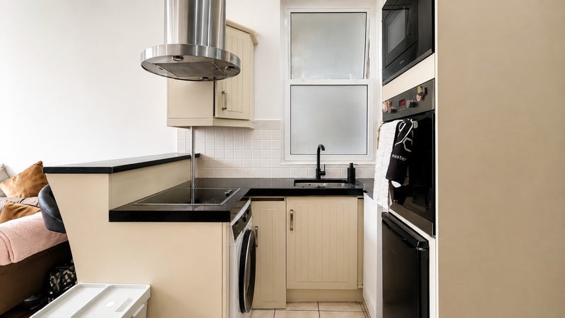 Flat Lordship Road in Greater London