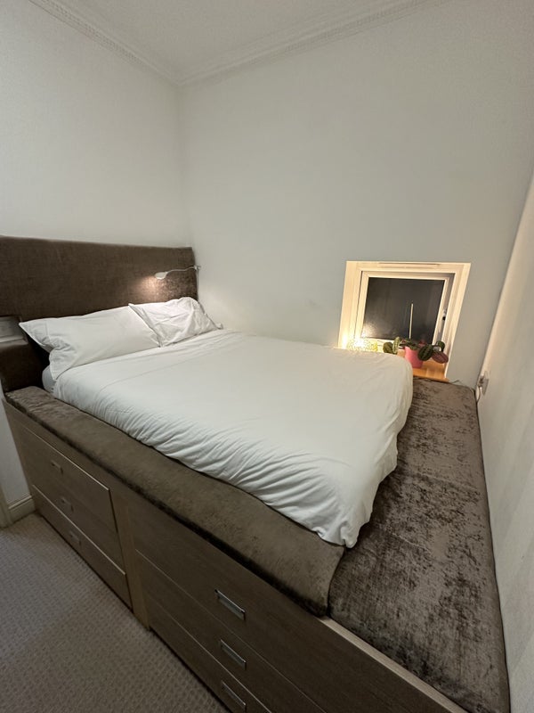 Flat Lordship Road in Greater London