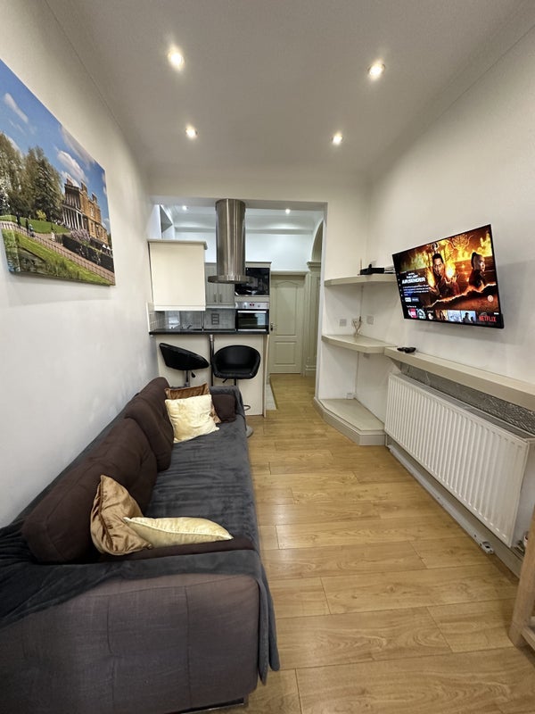 Flat Lordship Road in Greater London