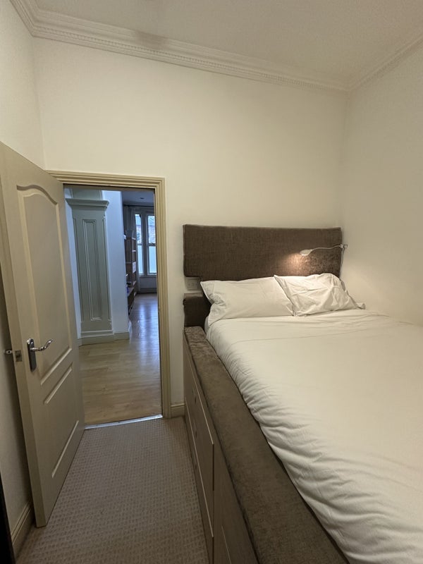 Flat Lordship Road in Greater London