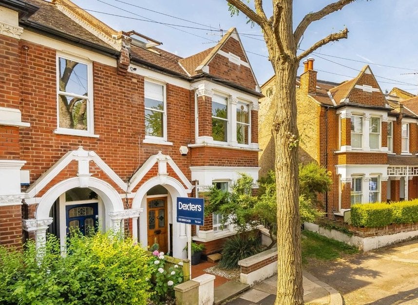 Flat Fielding Road in Greater London