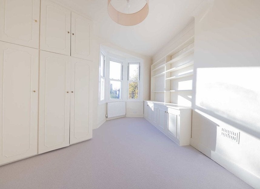 Flat Fielding Road in Greater London