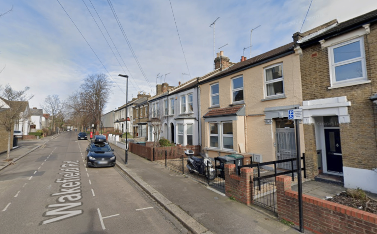 Flat Wakefield Road in Greater London